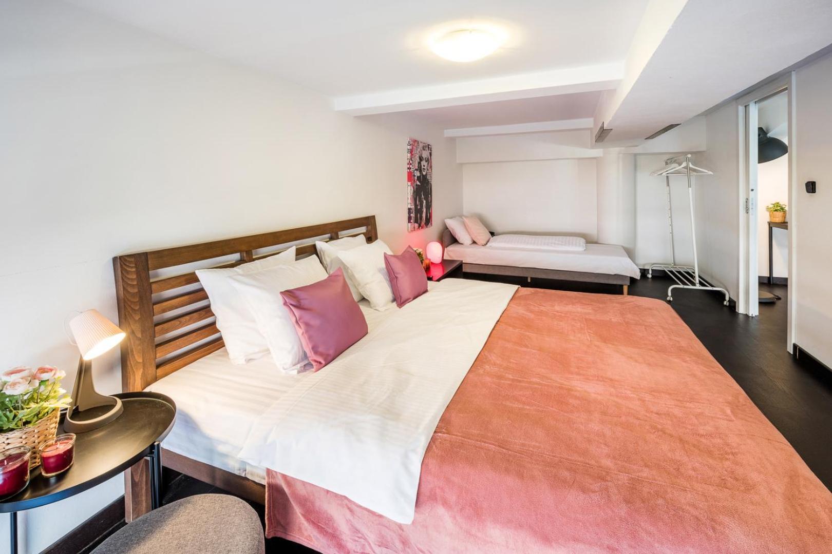 2-Level Apartments On Krizikova Near The Metro Prague Luaran gambar