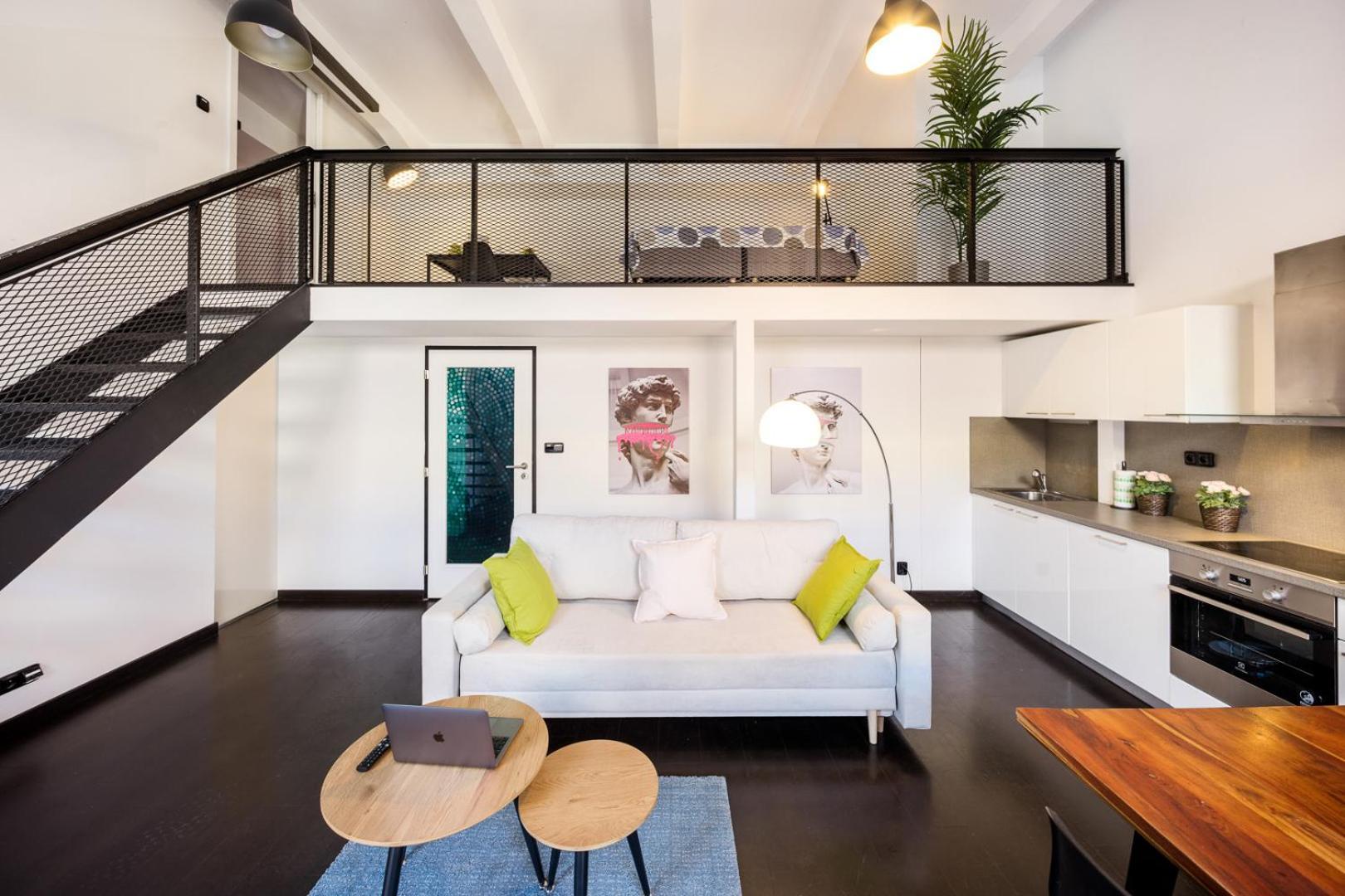 2-Level Apartments On Krizikova Near The Metro Prague Luaran gambar
