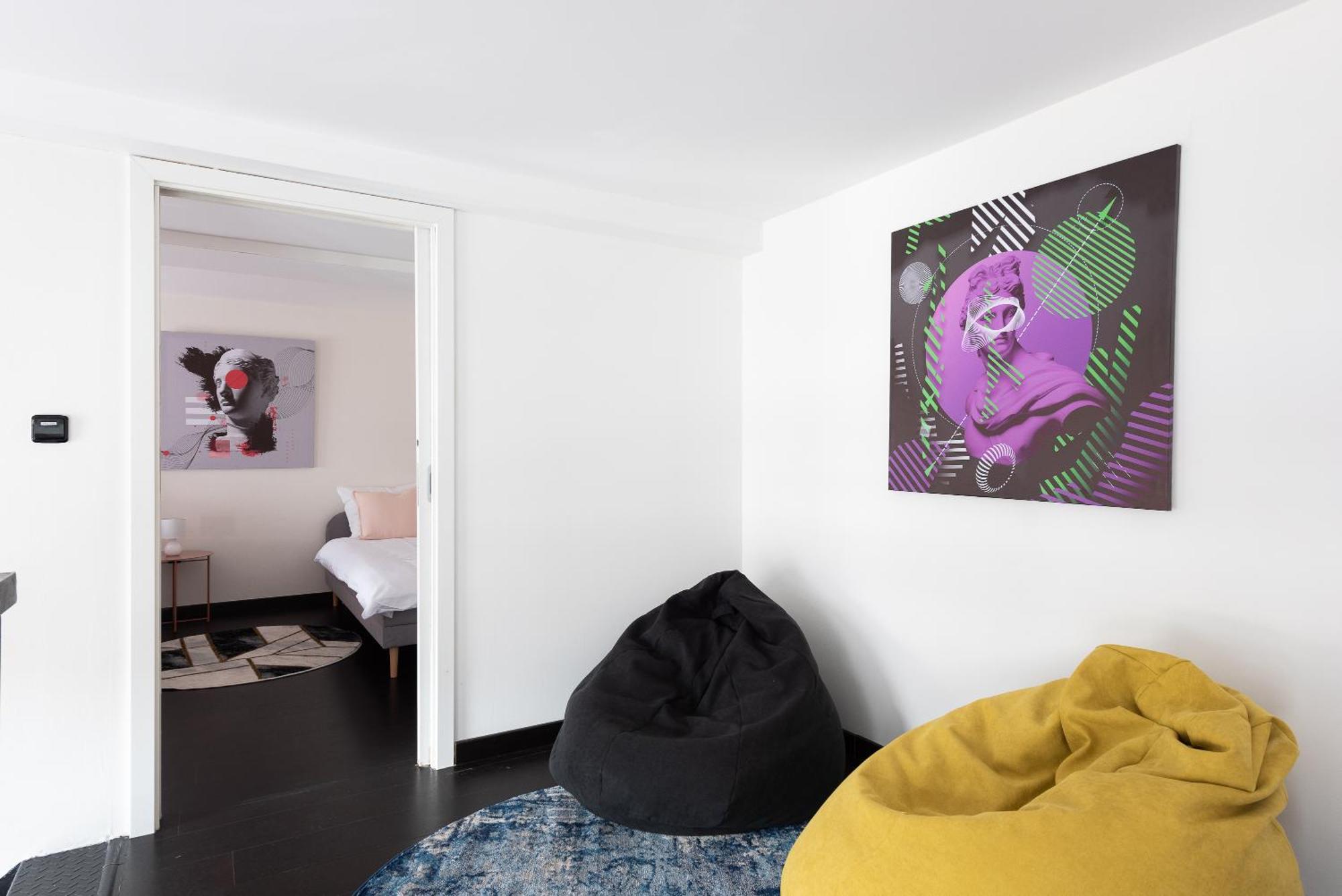 2-Level Apartments On Krizikova Near The Metro Prague Luaran gambar