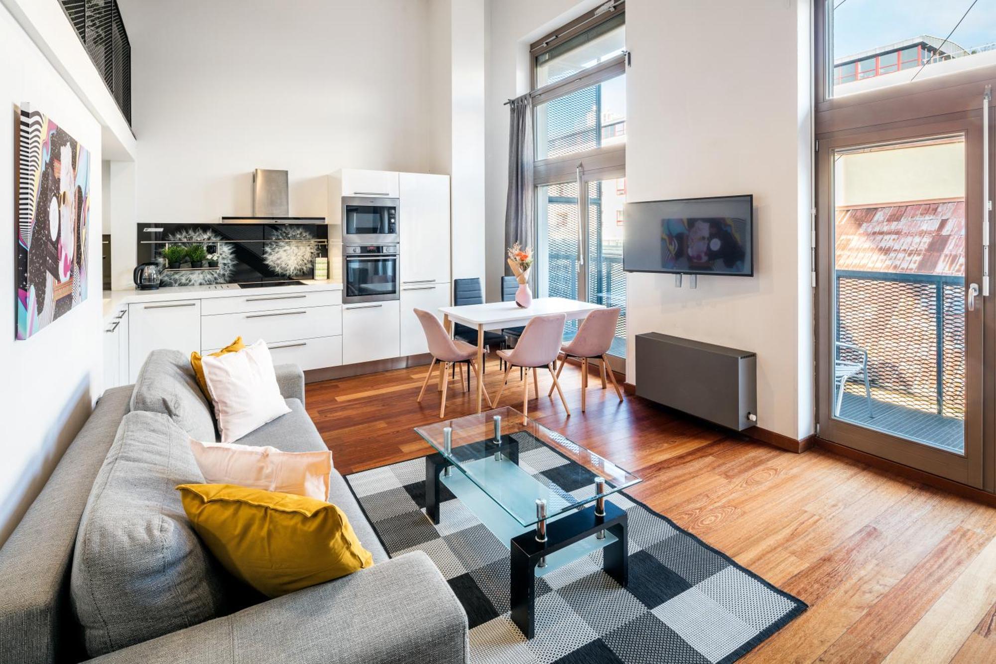 2-Level Apartments On Krizikova Near The Metro Prague Luaran gambar