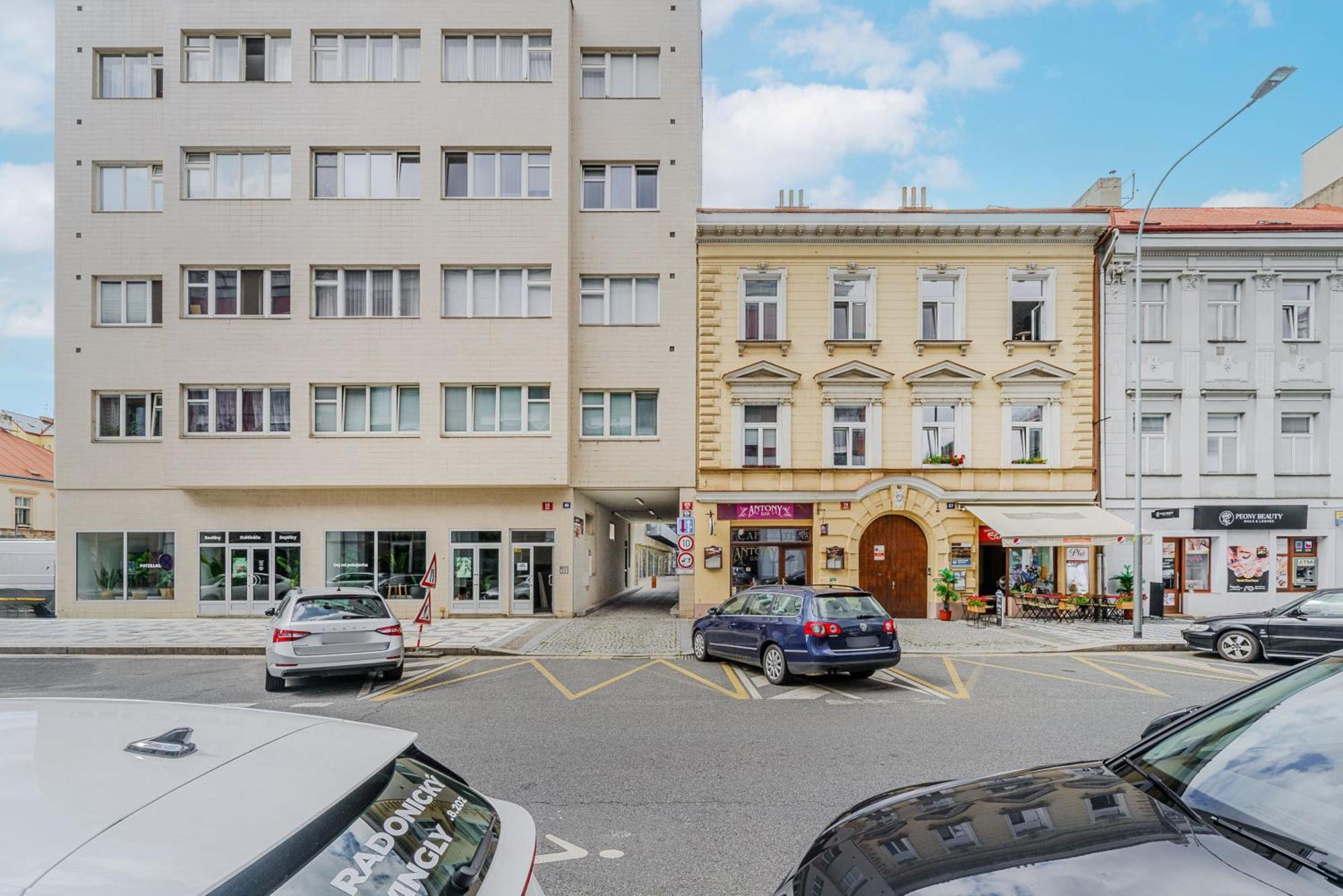 2-Level Apartments On Krizikova Near The Metro Prague Luaran gambar
