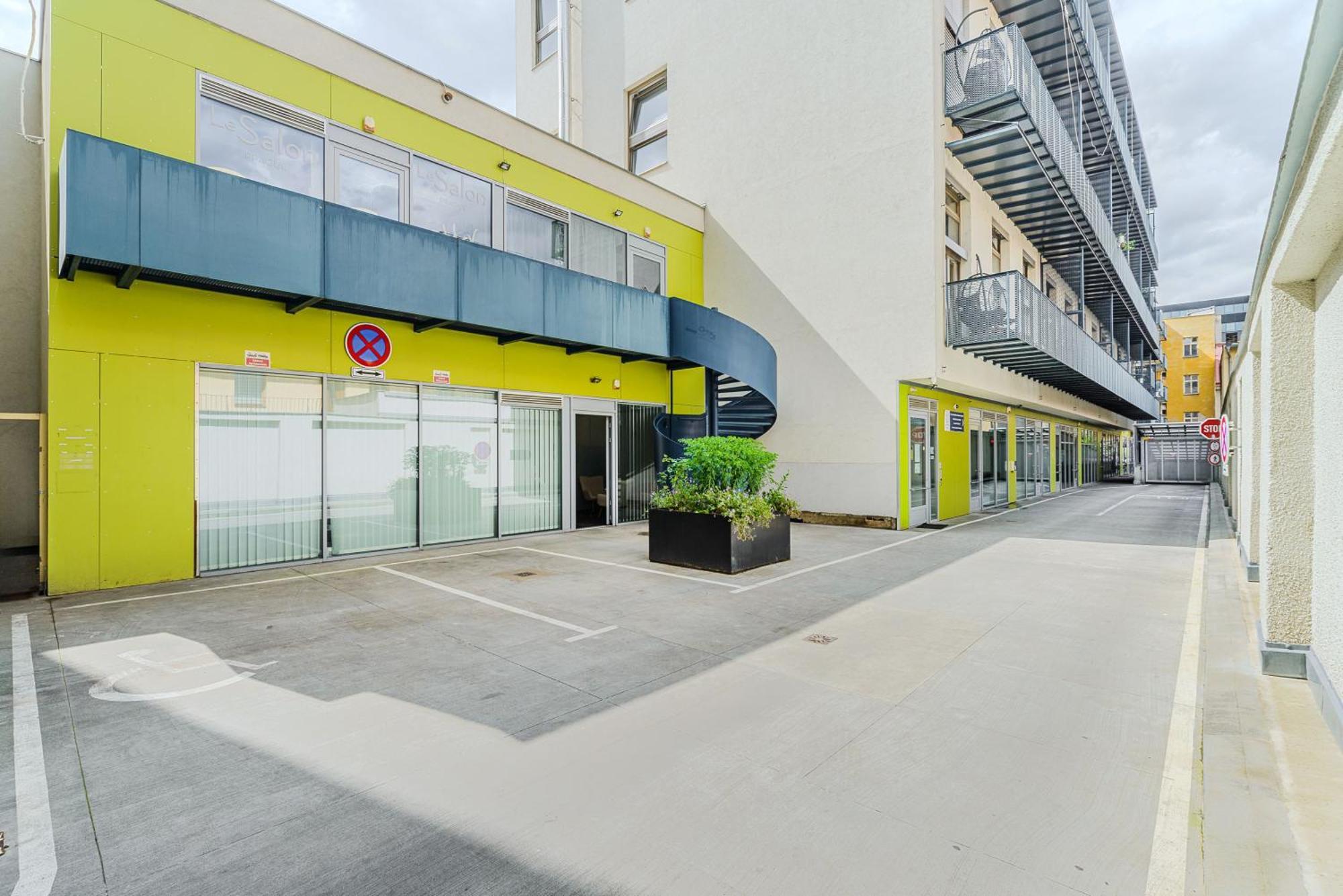 2-Level Apartments On Krizikova Near The Metro Prague Luaran gambar