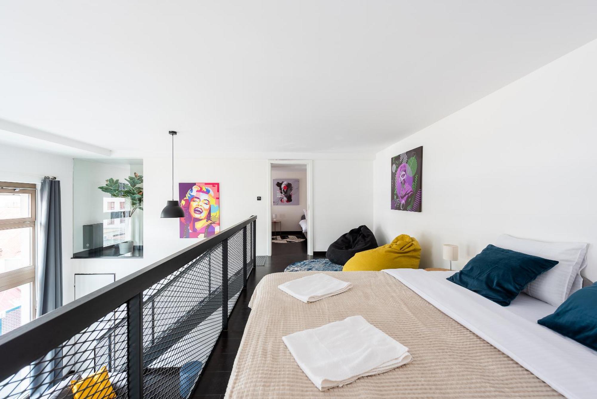 2-Level Apartments On Krizikova Near The Metro Prague Luaran gambar
