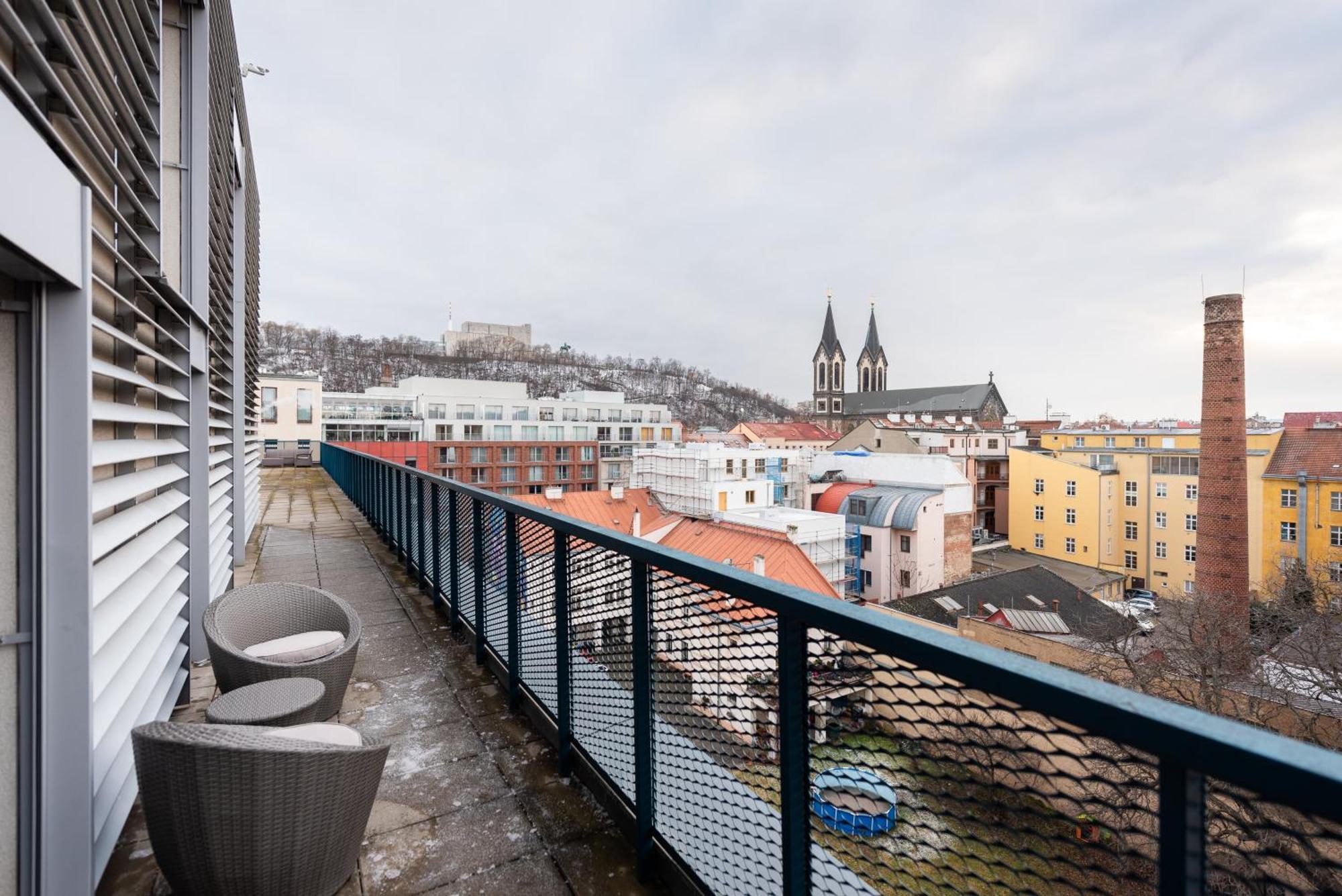 2-Level Apartments On Krizikova Near The Metro Prague Luaran gambar
