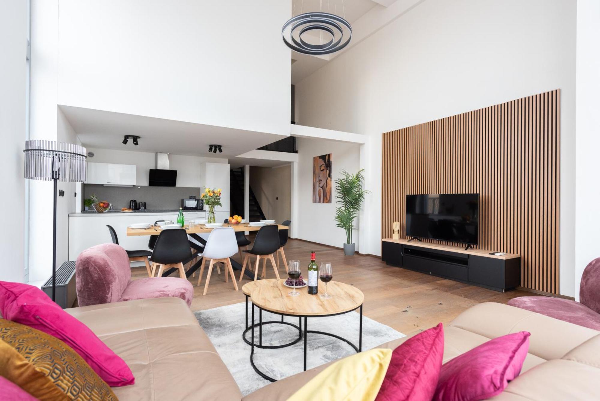 2-Level Apartments On Krizikova Near The Metro Prague Luaran gambar