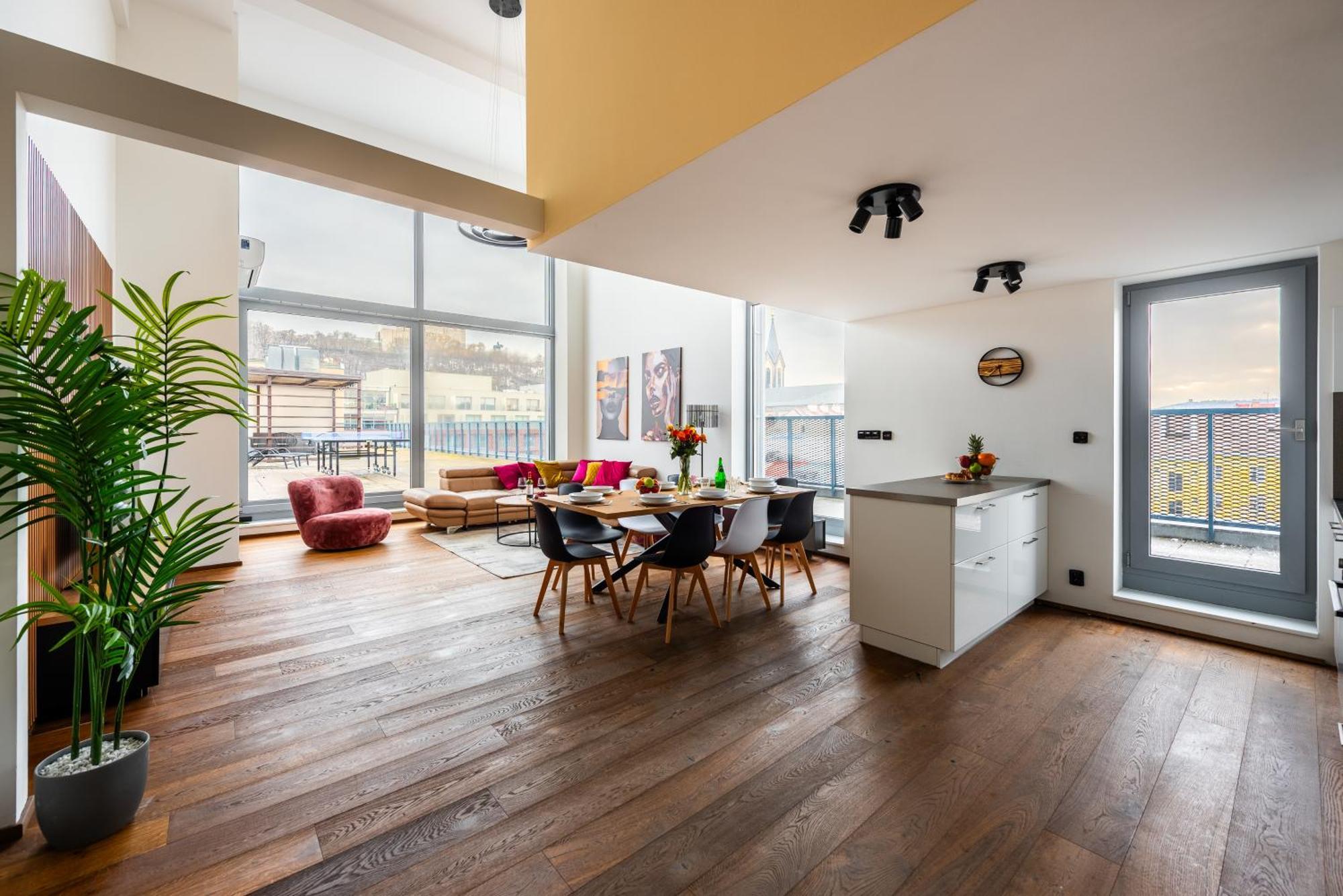 2-Level Apartments On Krizikova Near The Metro Prague Luaran gambar