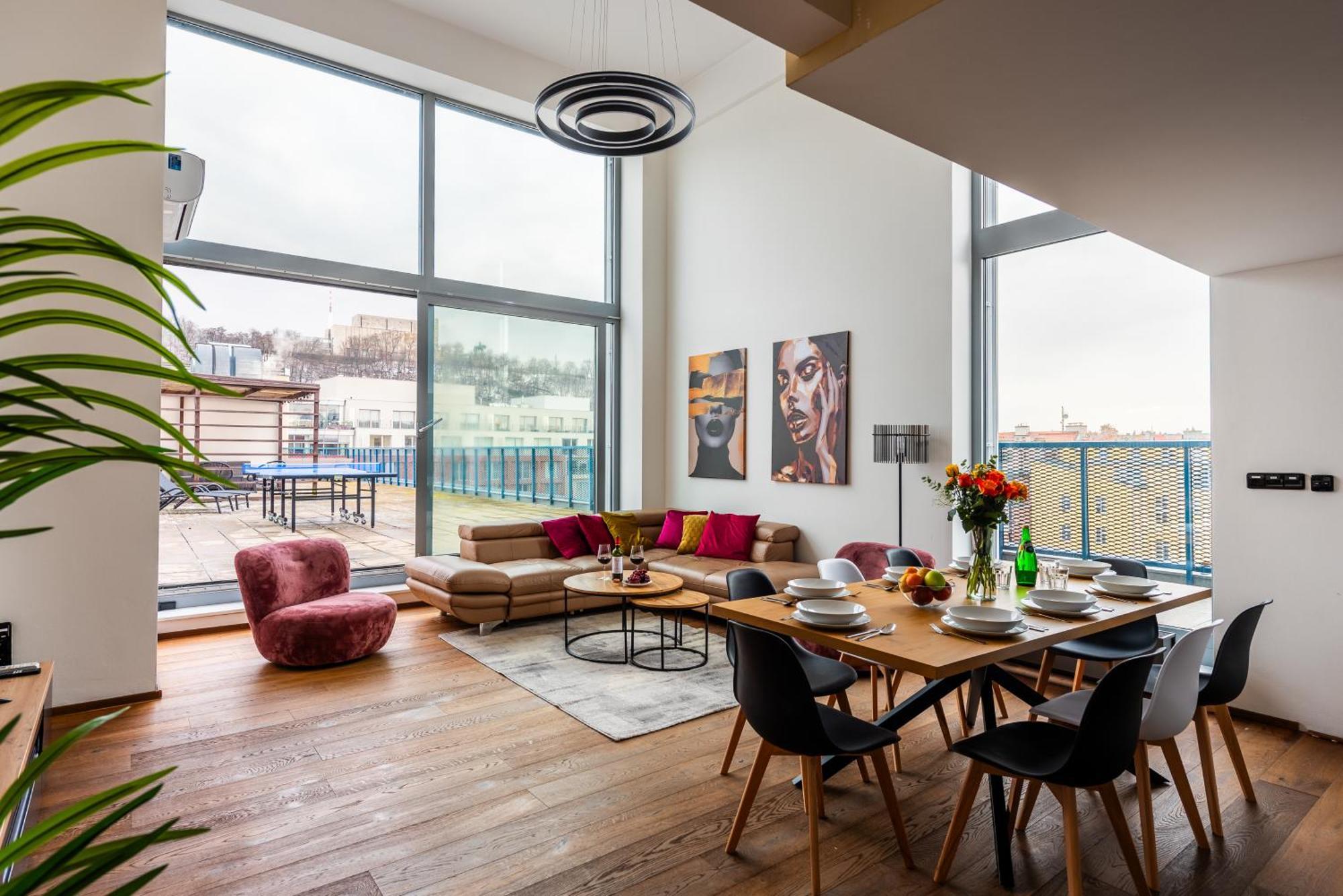 2-Level Apartments On Krizikova Near The Metro Prague Luaran gambar