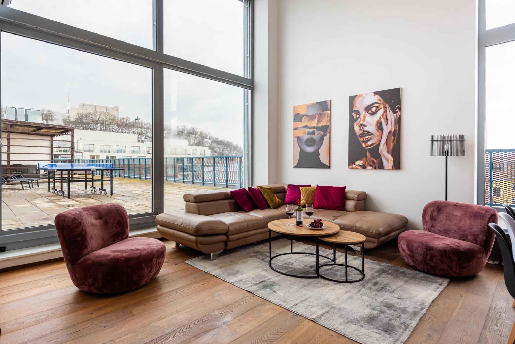 2-Level Apartments On Krizikova Near The Metro Prague Luaran gambar