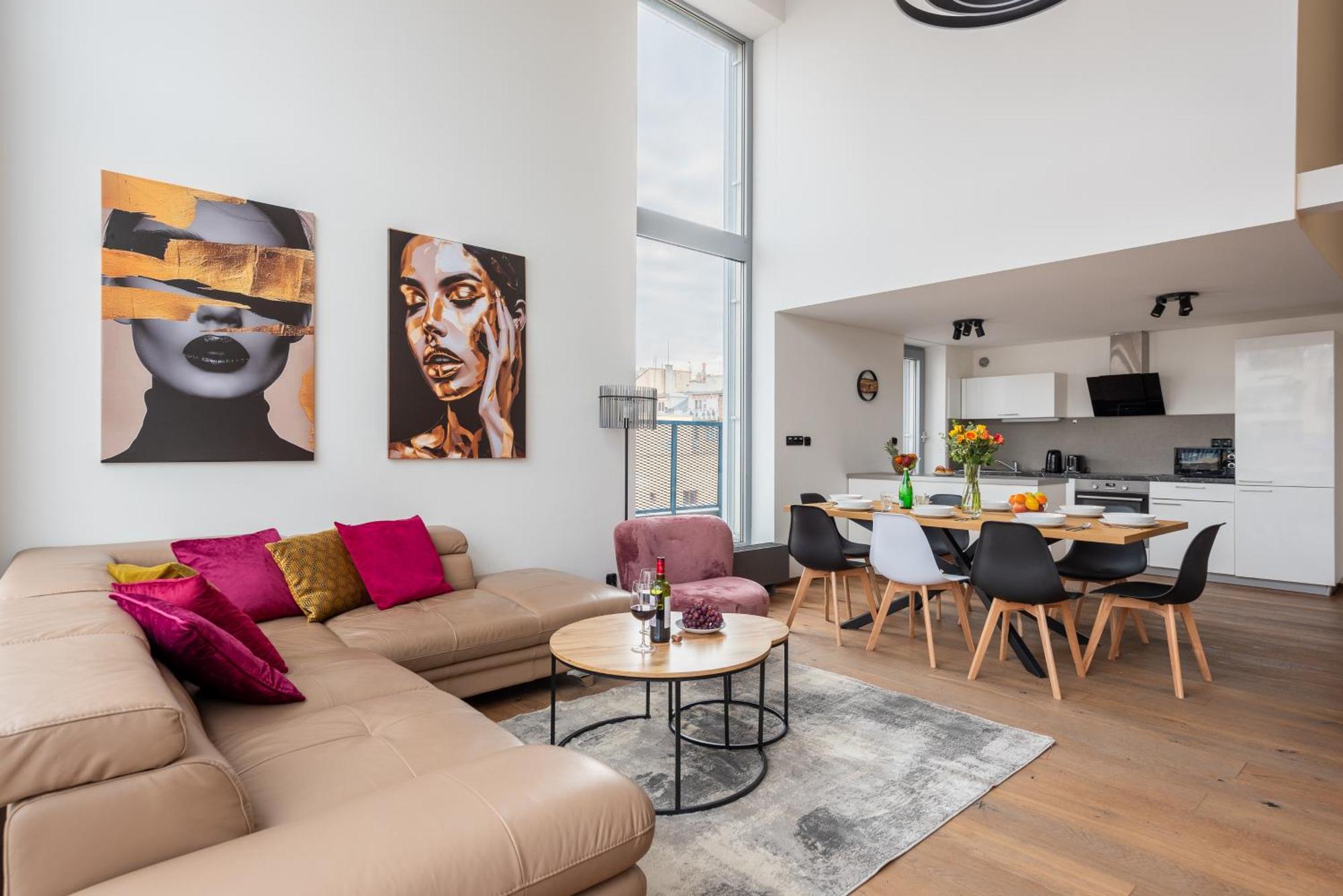 2-Level Apartments On Krizikova Near The Metro Prague Luaran gambar