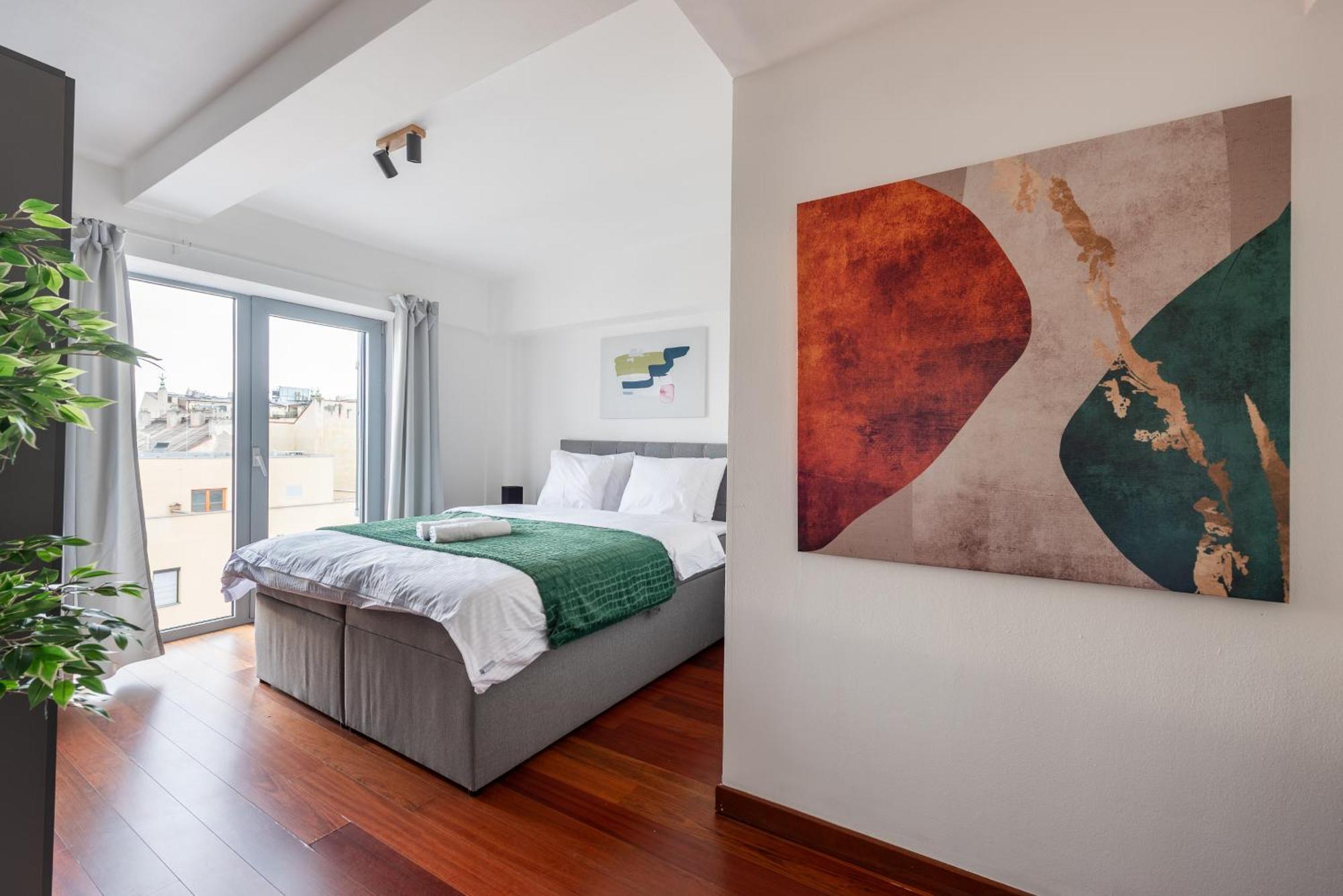 2-Level Apartments On Krizikova Near The Metro Prague Luaran gambar
