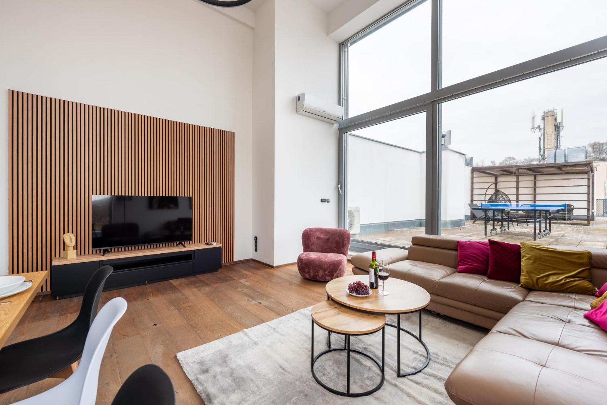 2-Level Apartments On Krizikova Near The Metro Prague Luaran gambar
