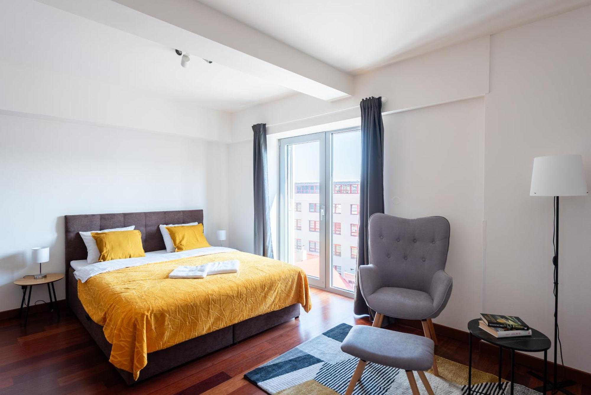 2-Level Apartments On Krizikova Near The Metro Prague Luaran gambar