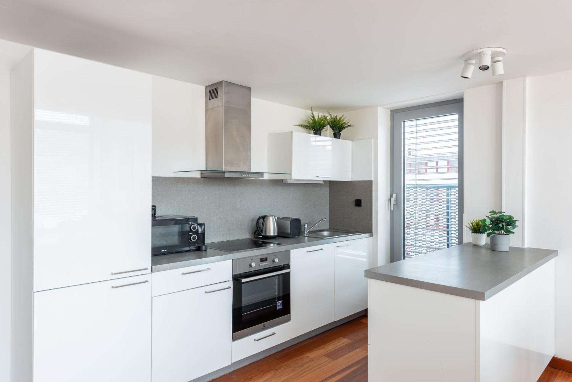 2-Level Apartments On Krizikova Near The Metro Prague Luaran gambar