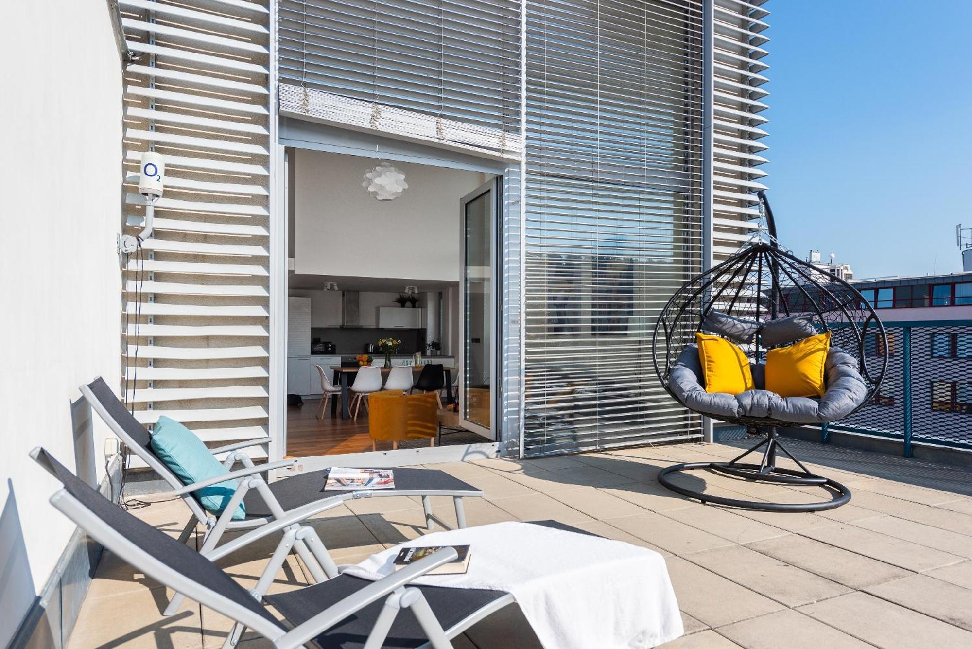2-Level Apartments On Krizikova Near The Metro Prague Luaran gambar